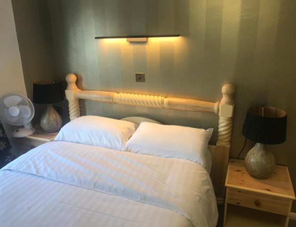 Three Queens Hotel Double Bed